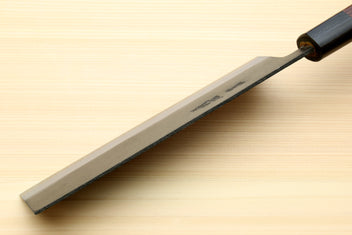 Nakiri knife side profile with flat blade edge and dark handle near the bolster
